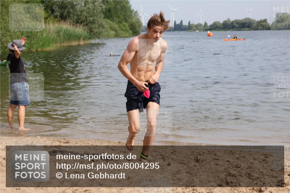 15.06.2025 - 27. Vierlanden-Triathlon Lena Gebhardt http://msf.ph/oto/8004295 15.06.2025 09:58:42 Schwimmen 269 meine-sportfotos.de
