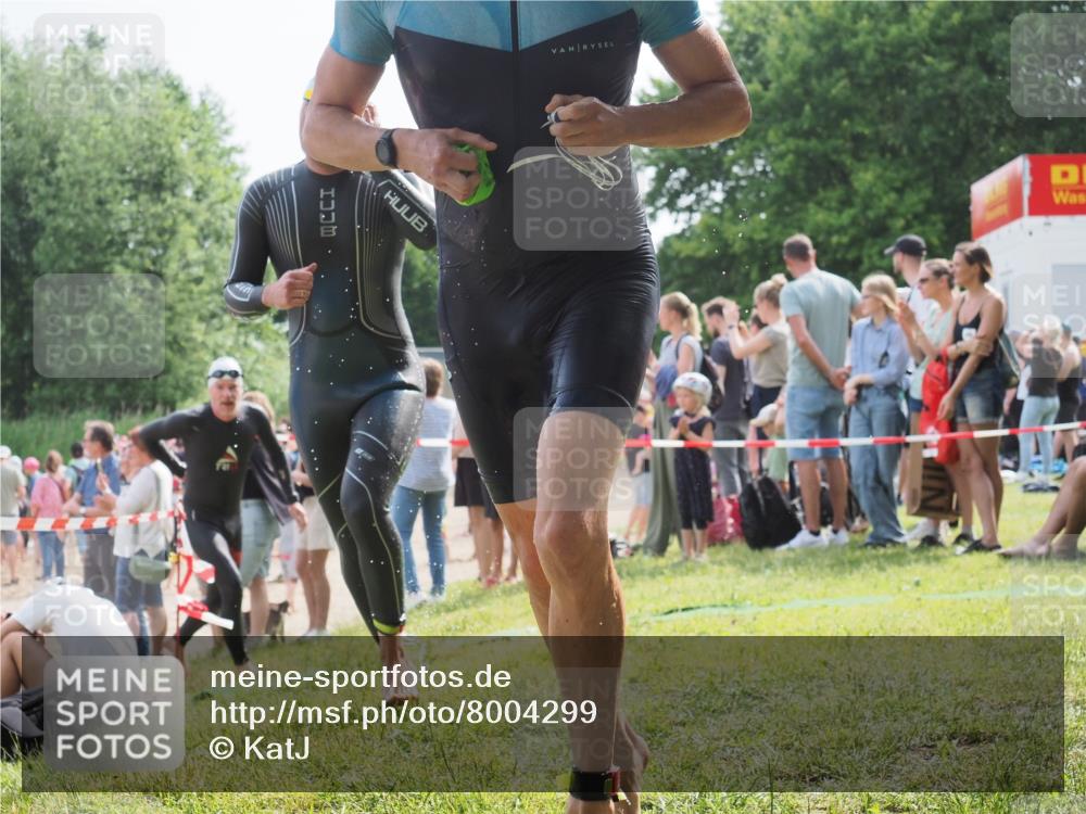 15.06.2025 - 27. Vierlanden-Triathlon KatJ http://msf.ph/oto/8004299 15.06.2025 10:03:46 Schwimmen 377, 425, 432, 436, 439 meine-sportfotos.de