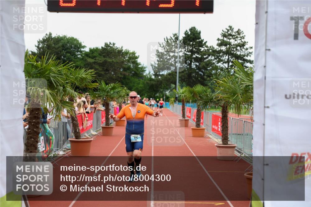 15.06.2025 - 7 Türme Triathlon Michael Strokosch http://msf.ph/oto/8004300 15.06.2025 14:44:34 Ziel 579 meine-sportfotos.de