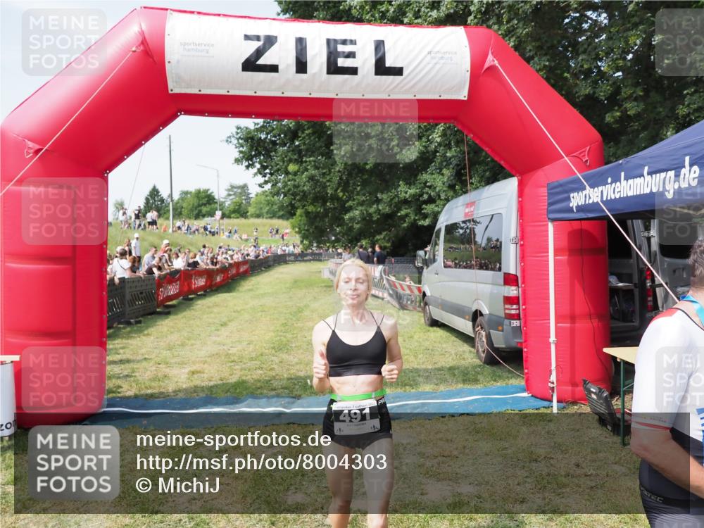 21.06.2025 - 27. Vierlanden-Triathlon MichiJ http://msf.ph/oto/8004303 15.06.2026 11:28:12 Ziel 193, 491, 585 meine-sportfotos.de