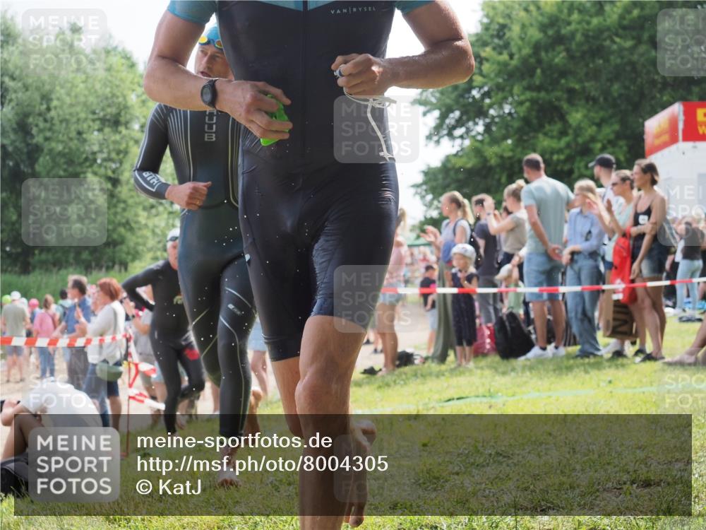 15.06.2025 - 27. Vierlanden-Triathlon KatJ http://msf.ph/oto/8004305 15.06.2025 10:03:46 Schwimmen 377, 425, 432, 436, 439 meine-sportfotos.de