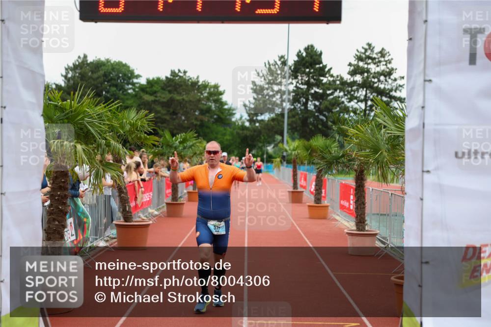 15.06.2025 - 7 Türme Triathlon Michael Strokosch http://msf.ph/oto/8004306 15.06.2025 14:44:34 Ziel 579 meine-sportfotos.de