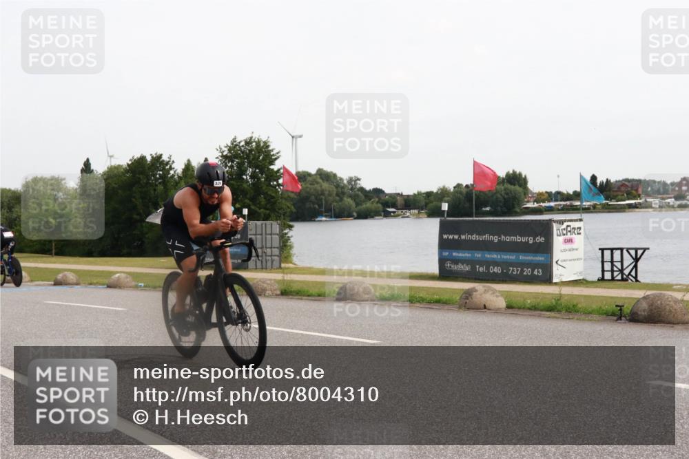 15.06.2025 - 27. Vierlanden-Triathlon H.Heesch http://msf.ph/oto/8004310 15.06.2025 10:33:26 Radfahren 59, 67, 100, 176, 326, 438 meine-sportfotos.de