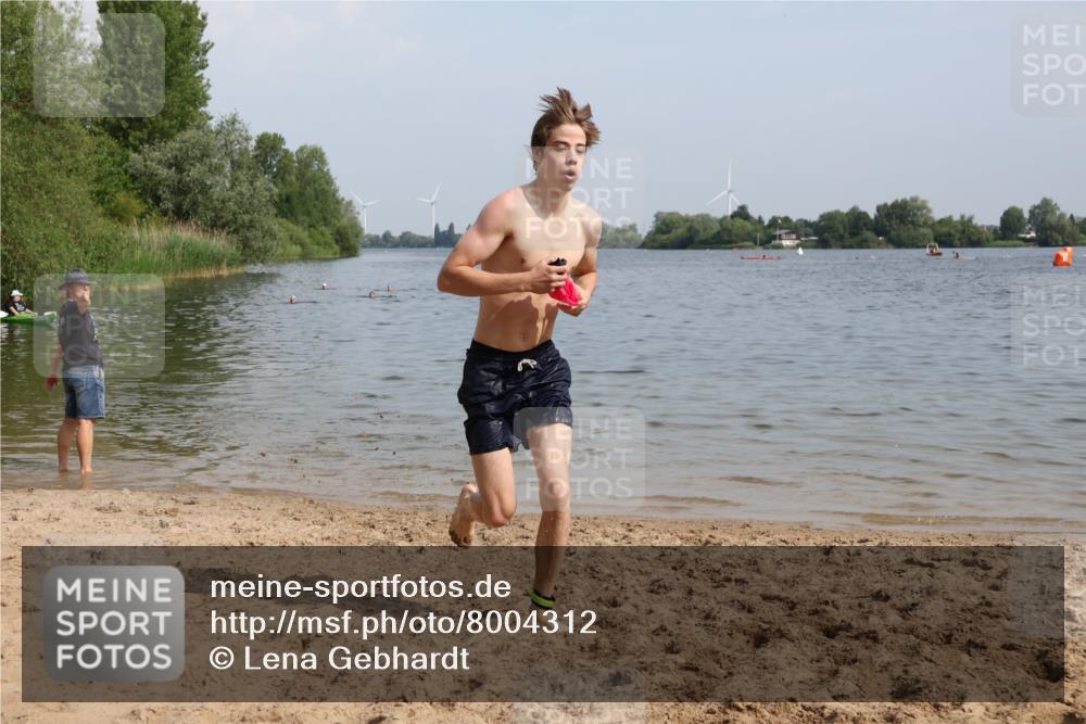 15.06.2025 - 27. Vierlanden-Triathlon Lena Gebhardt http://msf.ph/oto/8004312 15.06.2025 09:58:43 Schwimmen 269 meine-sportfotos.de