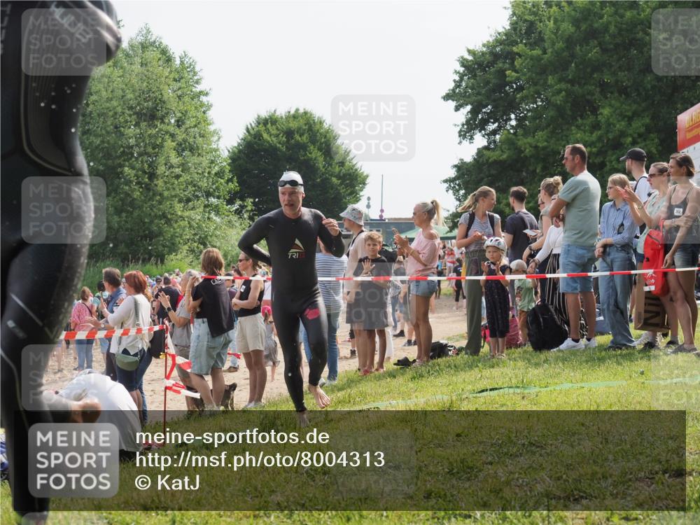 15.06.2025 - 27. Vierlanden-Triathlon KatJ http://msf.ph/oto/8004313 15.06.2025 10:03:47 Schwimmen 377, 425, 432, 436, 439 meine-sportfotos.de