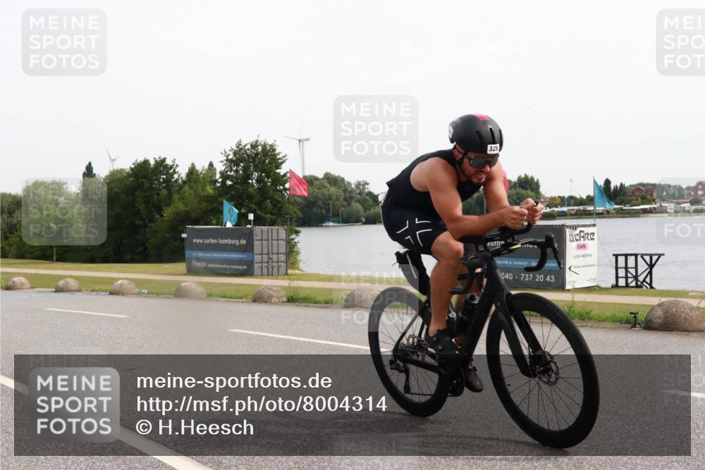 15.06.2025 - 27. Vierlanden-Triathlon H.Heesch http://msf.ph/oto/8004314 15.06.2025 10:33:26 Radfahren 59, 67, 100, 176, 326, 438 meine-sportfotos.de
