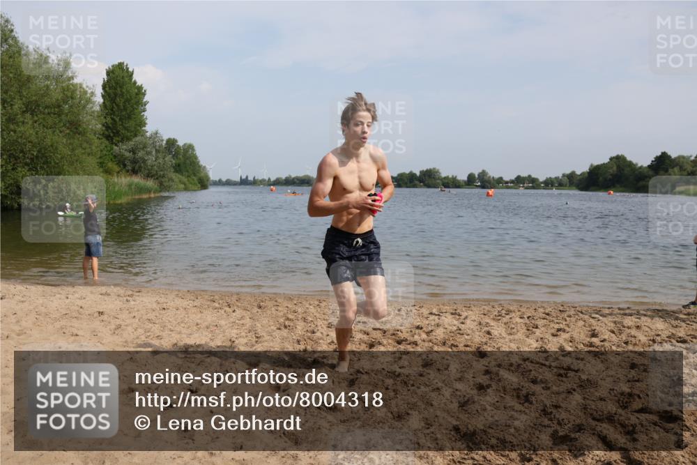 15.06.2025 - 27. Vierlanden-Triathlon Lena Gebhardt http://msf.ph/oto/8004318 15.06.2025 09:58:43 Schwimmen 269 meine-sportfotos.de