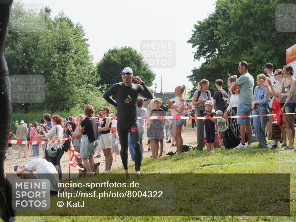 15.06.2025 - 27. Vierlanden-Triathlon KatJ http://msf.ph/oto/8004322 15.06.2025 10:03:47 Schwimmen 377, 425, 432, 436, 439 meine-sportfotos.de