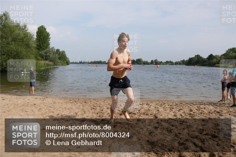 15.06.2025 - 27. Vierlanden-Triathlon Lena Gebhardt http://msf.ph/oto/8004324 15.06.2025 09:58:43 Schwimmen 269 meine-sportfotos.de