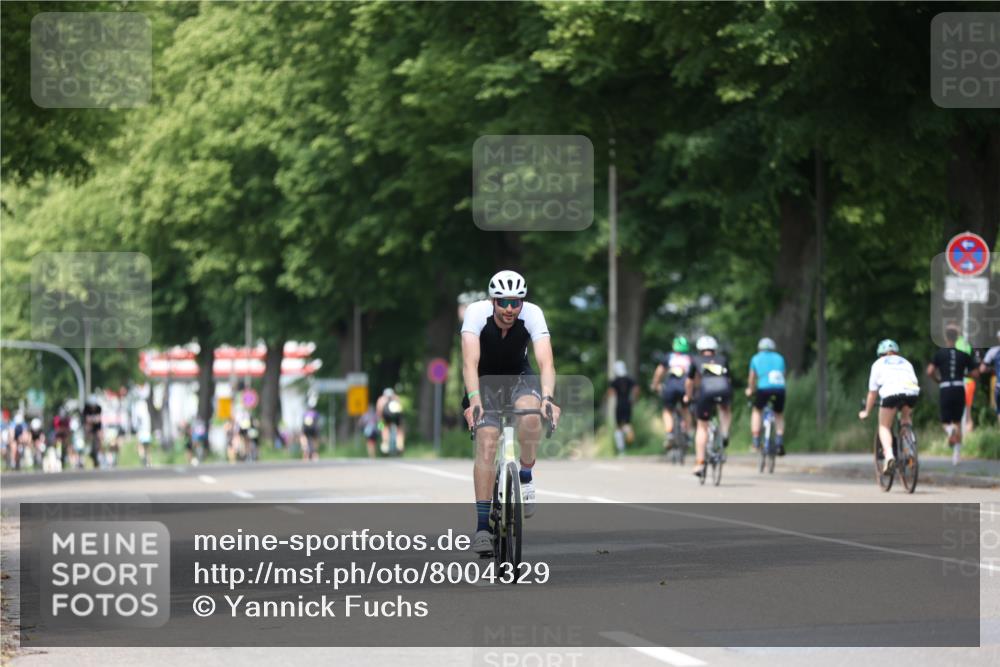 15.06.2025 - 7 Türme Triathlon Yannick Fuchs http://msf.ph/oto/8004329 15.06.2025 13:17:21 Radfahren 541, 819, 823 meine-sportfotos.de