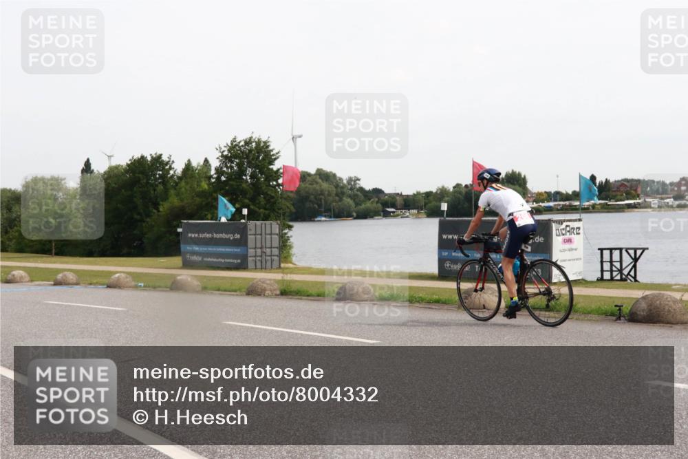 15.06.2025 - 27. Vierlanden-Triathlon H.Heesch http://msf.ph/oto/8004332 15.06.2025 10:33:34 Radfahren 130, 314, 329 meine-sportfotos.de