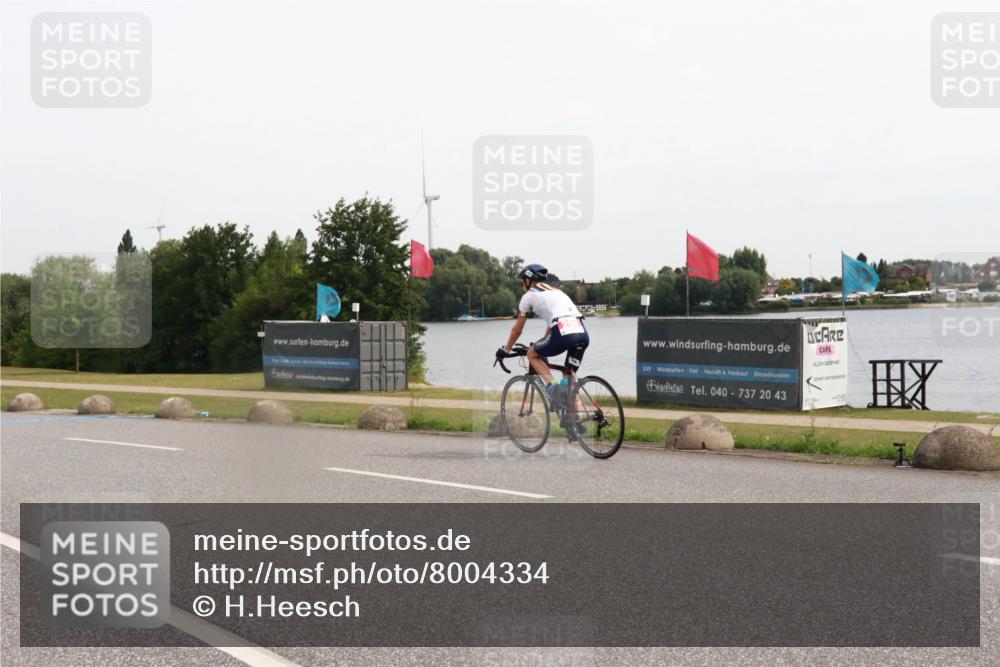 15.06.2025 - 27. Vierlanden-Triathlon H.Heesch http://msf.ph/oto/8004334 15.06.2025 10:33:34 Radfahren 130, 314, 329 meine-sportfotos.de