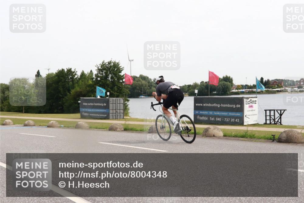 15.06.2025 - 27. Vierlanden-Triathlon H.Heesch http://msf.ph/oto/8004348 15.06.2025 10:33:45 Radfahren 75, 322 meine-sportfotos.de