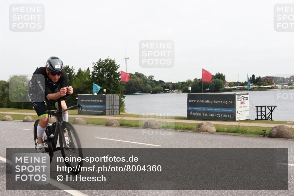 15.06.2025 - 27. Vierlanden-Triathlon H.Heesch http://msf.ph/oto/8004360 15.06.2025 10:33:48 Radfahren 75, 77, 322 meine-sportfotos.de