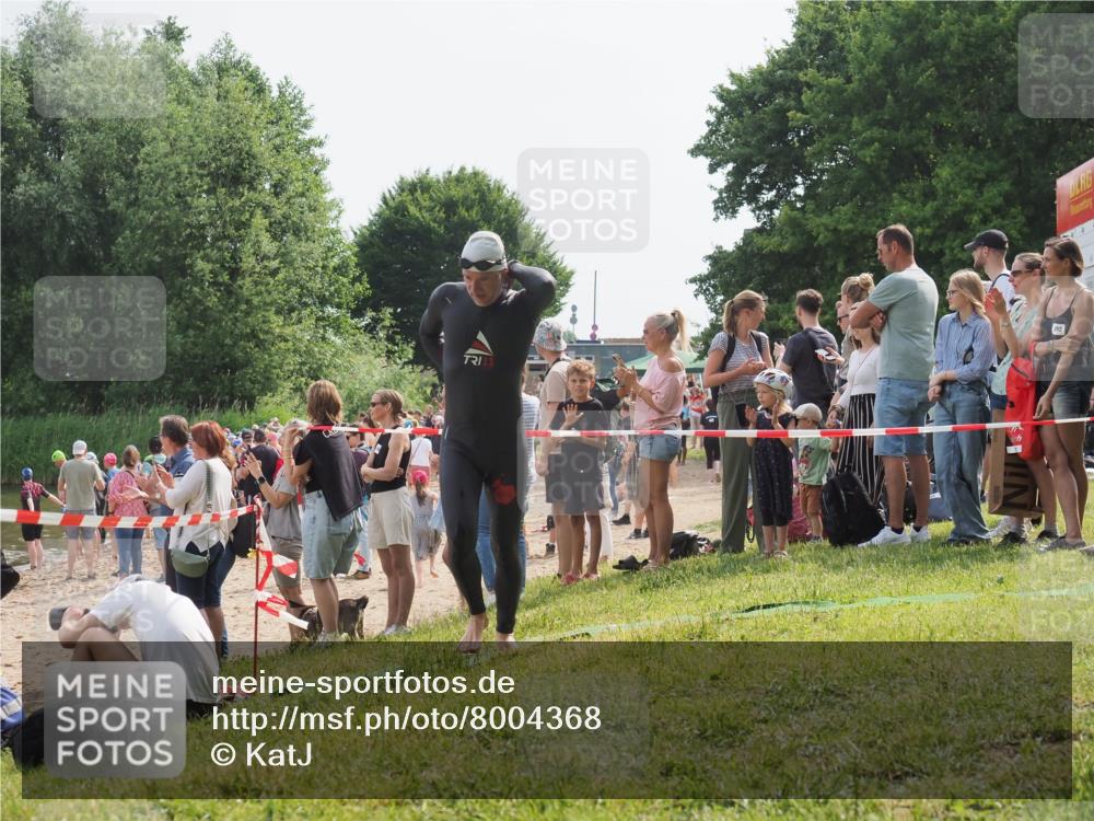 15.06.2025 - 27. Vierlanden-Triathlon KatJ http://msf.ph/oto/8004368 15.06.2025 10:03:47 Schwimmen 377, 425, 432, 436, 439 meine-sportfotos.de