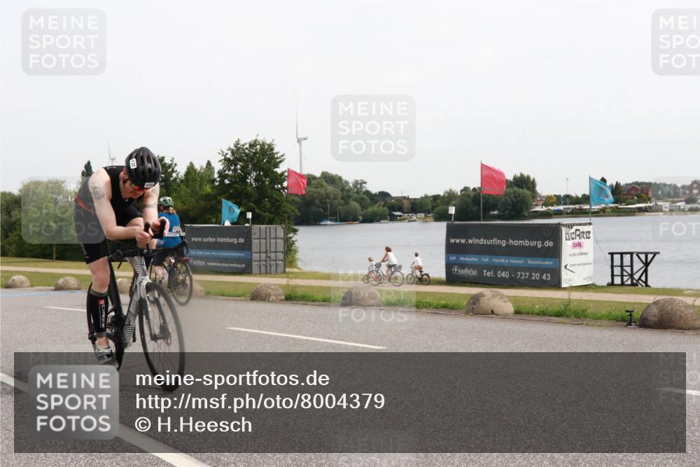 15.06.2025 - 27. Vierlanden-Triathlon H.Heesch http://msf.ph/oto/8004379 15.06.2025 10:34:01 Radfahren 49, 132, 543 meine-sportfotos.de