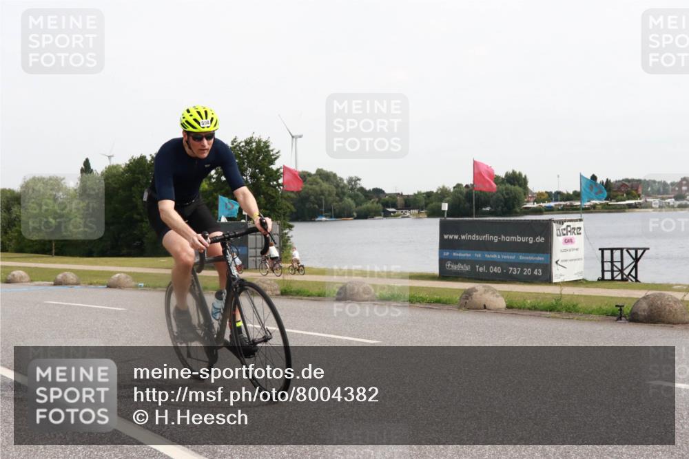 15.06.2025 - 27. Vierlanden-Triathlon H.Heesch http://msf.ph/oto/8004382 15.06.2025 10:34:05 Radfahren 49, 132, 308, 361, 543 meine-sportfotos.de