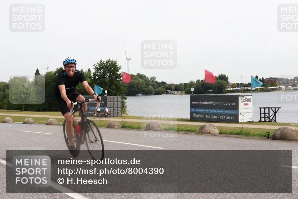 15.06.2025 - 27. Vierlanden-Triathlon H.Heesch http://msf.ph/oto/8004390 15.06.2025 10:34:06 Radfahren 49, 132, 299, 308, 361, 543 meine-sportfotos.de
