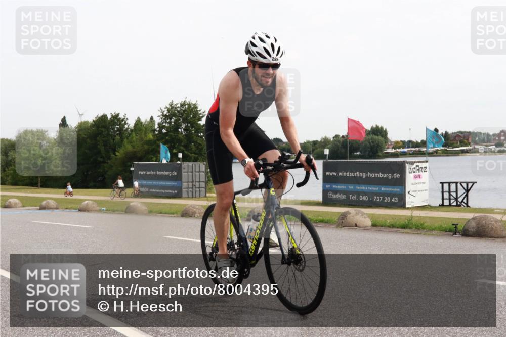 15.06.2025 - 27. Vierlanden-Triathlon H.Heesch http://msf.ph/oto/8004395 15.06.2025 10:34:08 Radfahren 299, 308, 361, 543 meine-sportfotos.de