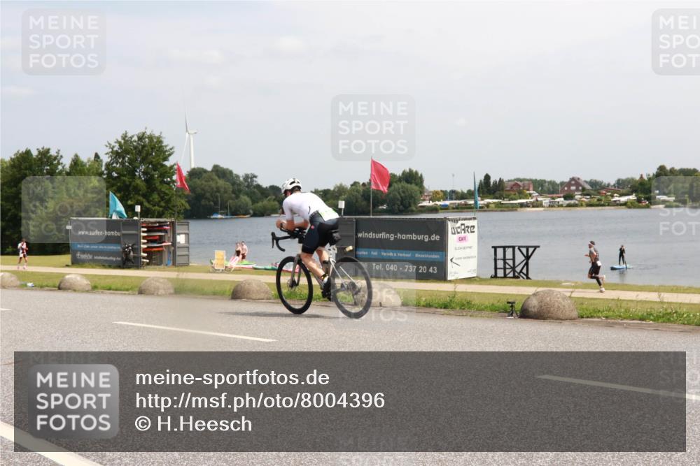 21.06.2025 - 27. Vierlanden-Triathlon H.Heesch http://msf.ph/oto/8004396 15.06.2025 11:54:57 Radfahren 846 meine-sportfotos.de