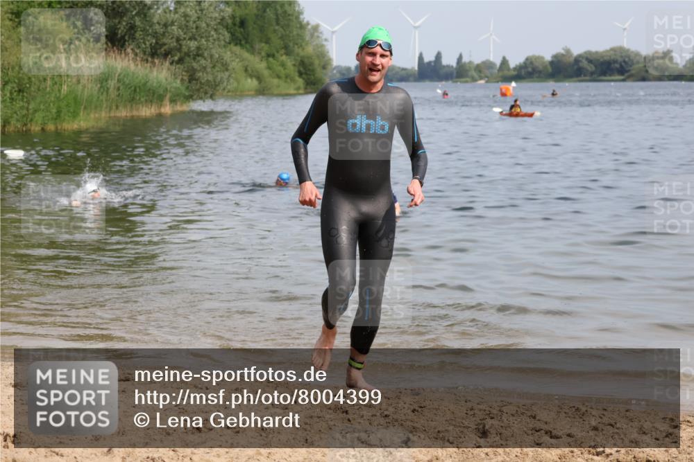15.06.2025 - 27. Vierlanden-Triathlon Lena Gebhardt http://msf.ph/oto/8004399 15.06.2025 09:59:43 Schwimmen 266 meine-sportfotos.de