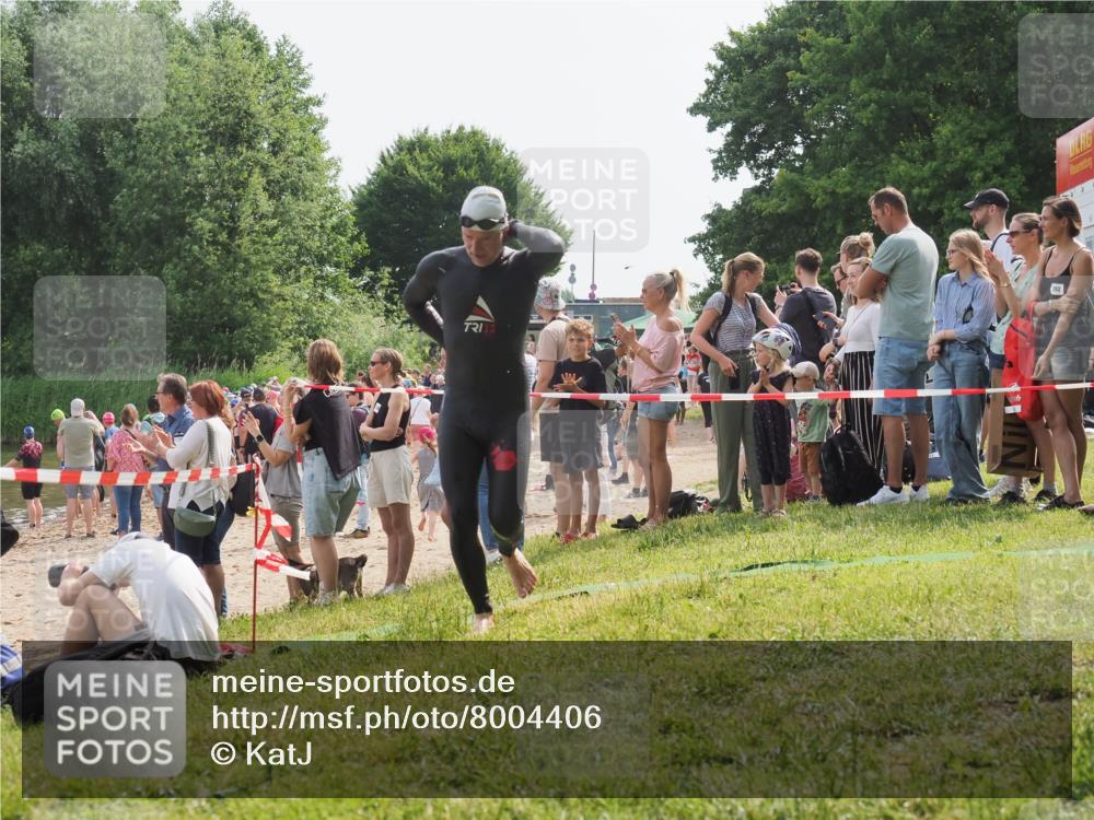15.06.2025 - 27. Vierlanden-Triathlon KatJ http://msf.ph/oto/8004406 15.06.2025 10:03:47 Schwimmen 377, 425, 432, 436, 439 meine-sportfotos.de