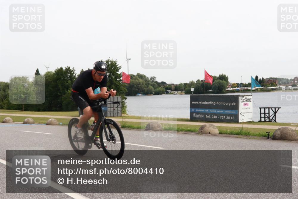 15.06.2025 - 27. Vierlanden-Triathlon H.Heesch http://msf.ph/oto/8004410 15.06.2025 10:34:20 Radfahren 9, 19 meine-sportfotos.de