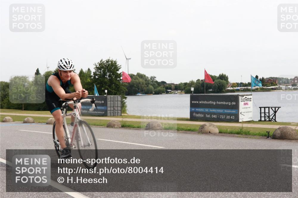 15.06.2025 - 27. Vierlanden-Triathlon H.Heesch http://msf.ph/oto/8004414 15.06.2025 10:34:23 Radfahren 9, 19, 282 meine-sportfotos.de
