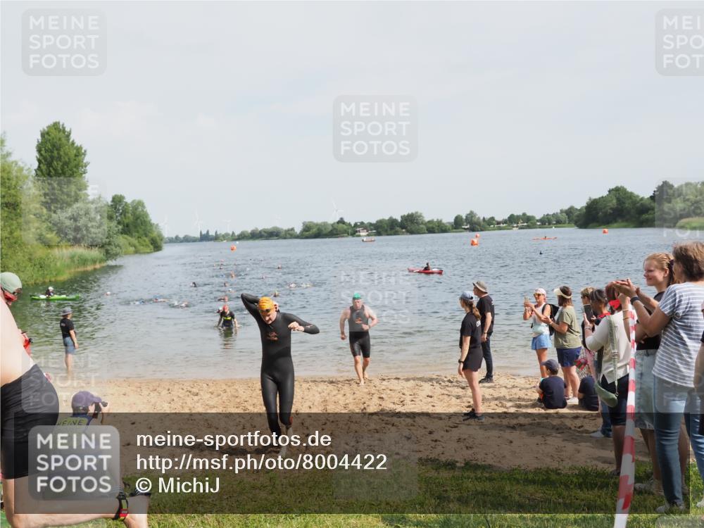 21.06.2025 - 27. Vierlanden-Triathlon MichiJ http://msf.ph/oto/8004422 15.06.2026 10:06:16 Schwimmen 369, 370, 381, 418, 447, 448, 455 meine-sportfotos.de