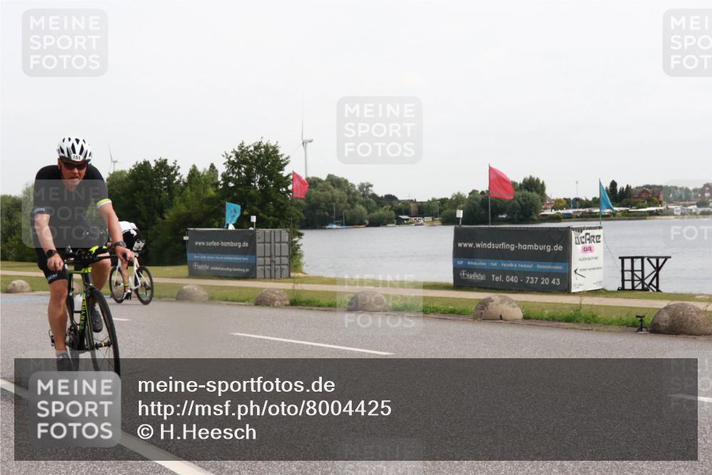 15.06.2025 - 27. Vierlanden-Triathlon H.Heesch http://msf.ph/oto/8004425 15.06.2025 10:34:29 Radfahren 138, 151, 282 meine-sportfotos.de