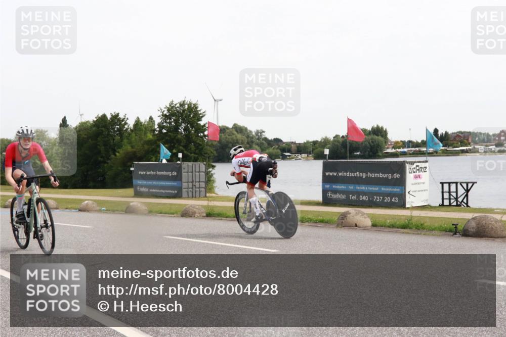 15.06.2025 - 27. Vierlanden-Triathlon H.Heesch http://msf.ph/oto/8004428 15.06.2025 10:34:38 Radfahren 104, 205 meine-sportfotos.de
