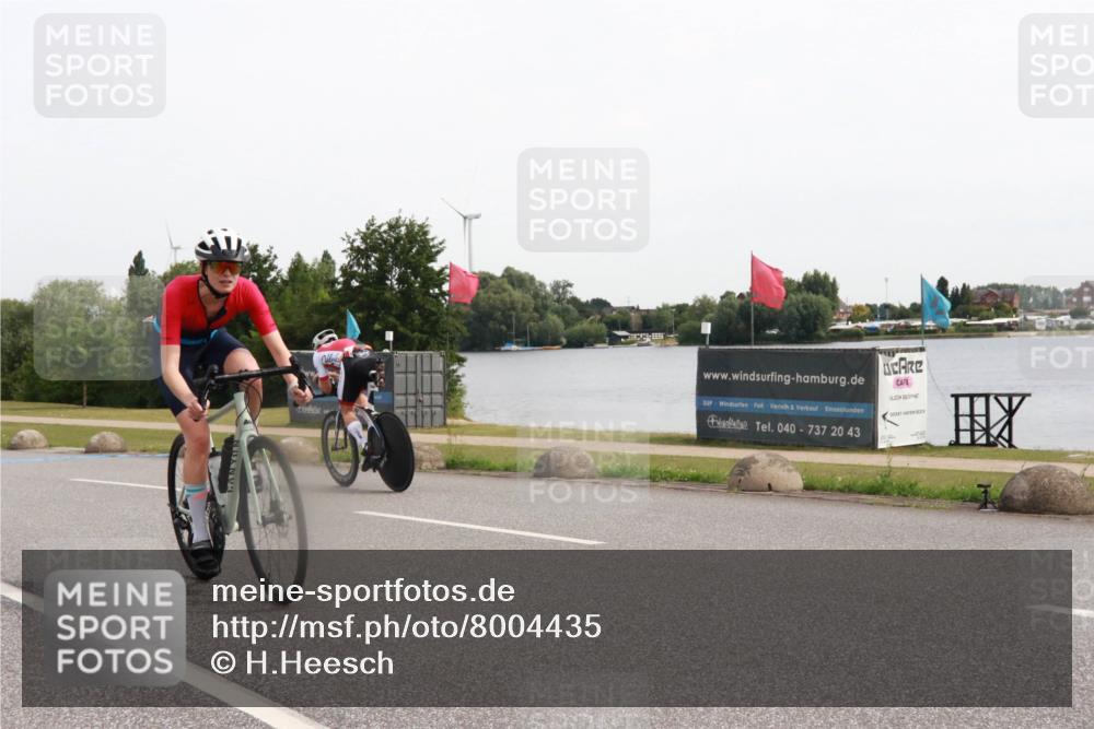 15.06.2025 - 27. Vierlanden-Triathlon H.Heesch http://msf.ph/oto/8004435 15.06.2025 10:34:38 Radfahren 104, 205 meine-sportfotos.de