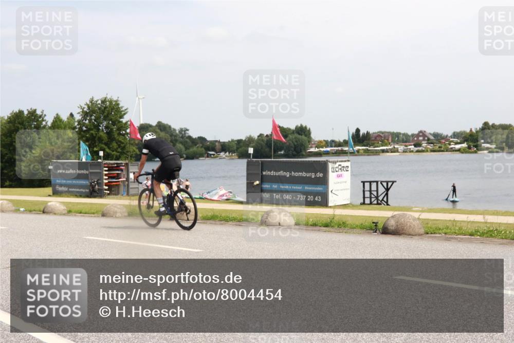 21.06.2025 - 27. Vierlanden-Triathlon H.Heesch http://msf.ph/oto/8004454 15.06.2025 11:55:01 Radfahren 836, 846, 857 meine-sportfotos.de