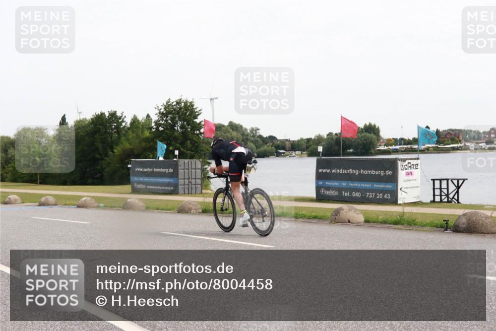 15.06.2025 - 27. Vierlanden-Triathlon H.Heesch http://msf.ph/oto/8004458 15.06.2025 10:35:05 Radfahren 45, 137, 316 meine-sportfotos.de