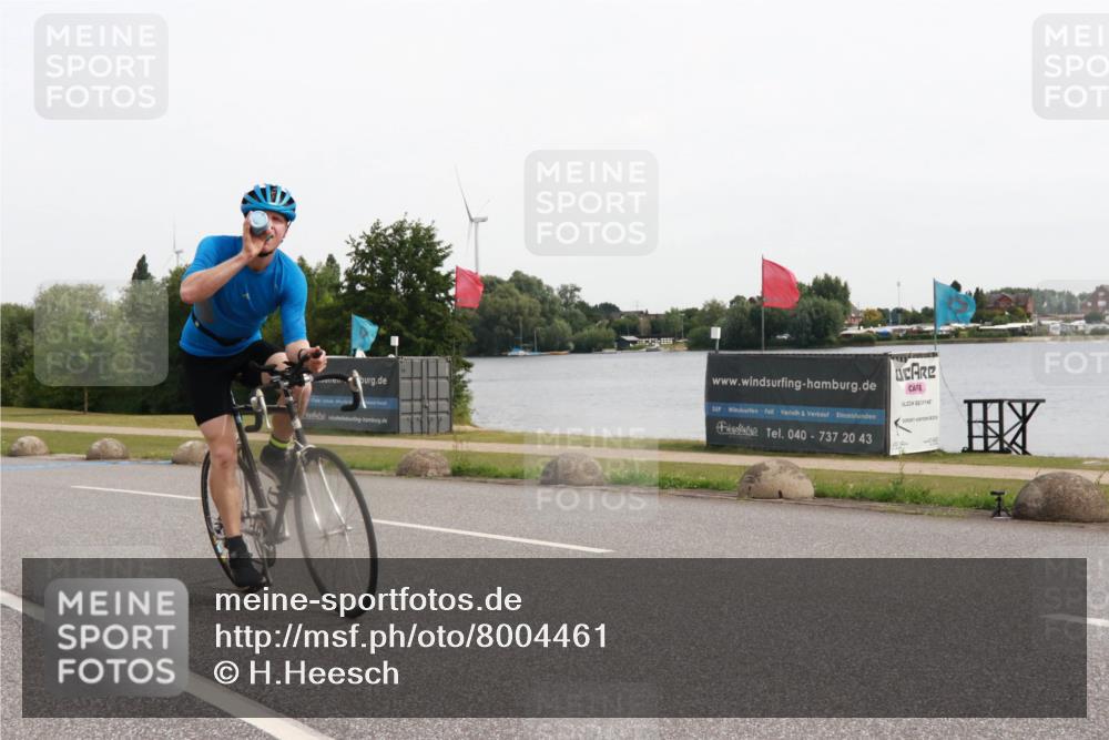 15.06.2025 - 27. Vierlanden-Triathlon H.Heesch http://msf.ph/oto/8004461 15.06.2025 10:35:06 Radfahren 45, 128, 137, 316 meine-sportfotos.de