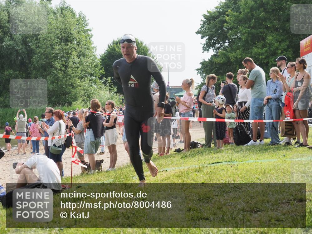 15.06.2025 - 27. Vierlanden-Triathlon KatJ http://msf.ph/oto/8004486 15.06.2025 10:03:48 Schwimmen 377, 425, 432, 436, 439, 1398 meine-sportfotos.de