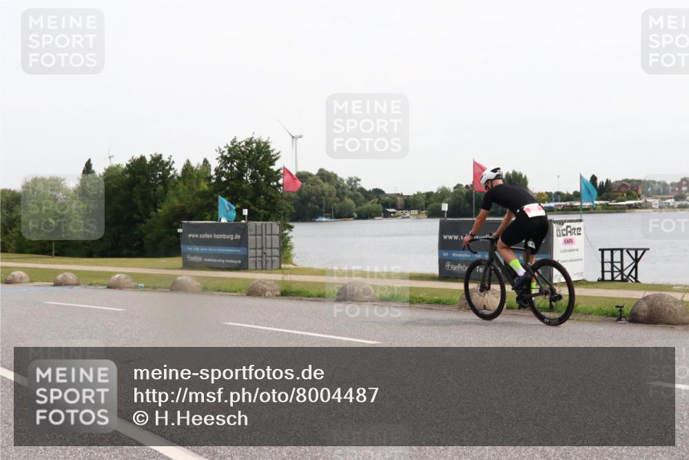15.06.2025 - 27. Vierlanden-Triathlon H.Heesch http://msf.ph/oto/8004487 15.06.2025 10:35:15 Radfahren 122, 251, 330 meine-sportfotos.de