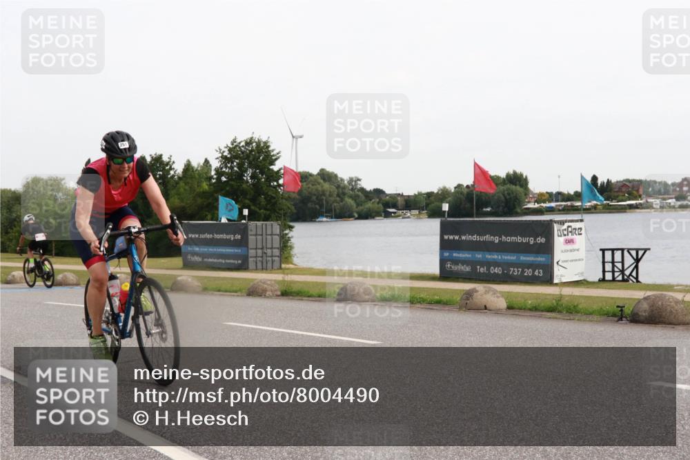 15.06.2025 - 27. Vierlanden-Triathlon H.Heesch http://msf.ph/oto/8004490 15.06.2025 10:35:17 Radfahren 26, 251, 330 meine-sportfotos.de