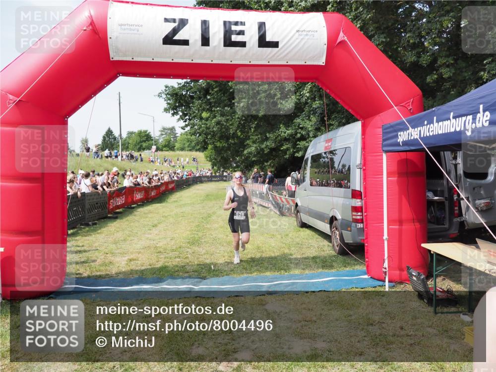 21.06.2025 - 27. Vierlanden-Triathlon MichiJ http://msf.ph/oto/8004496 15.06.2026 11:29:06 Ziel 525, 528, 623 meine-sportfotos.de