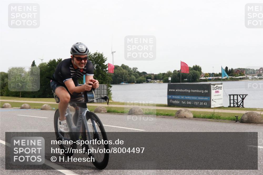 15.06.2025 - 27. Vierlanden-Triathlon H.Heesch http://msf.ph/oto/8004497 15.06.2025 10:35:22 Radfahren 26, 121, 251, 268, 336 meine-sportfotos.de