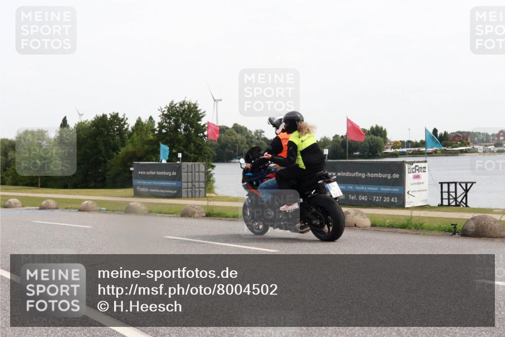15.06.2025 - 27. Vierlanden-Triathlon H.Heesch http://msf.ph/oto/8004502 15.06.2025 10:35:23 Radfahren 26, 121, 251, 268, 336 meine-sportfotos.de