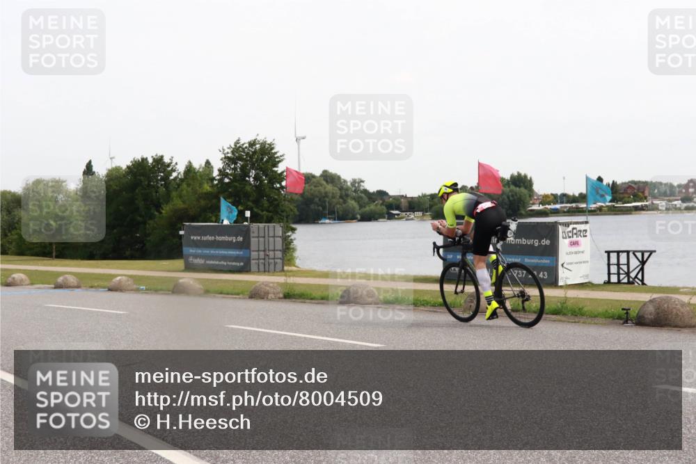 15.06.2025 - 27. Vierlanden-Triathlon H.Heesch http://msf.ph/oto/8004509 15.06.2025 10:35:28 Radfahren 121, 213, 272 meine-sportfotos.de