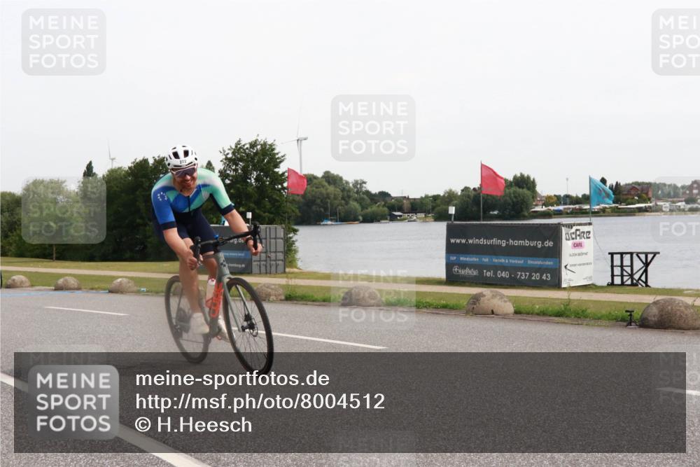 15.06.2025 - 27. Vierlanden-Triathlon H.Heesch http://msf.ph/oto/8004512 15.06.2025 10:35:30 Radfahren 99, 213, 272 meine-sportfotos.de