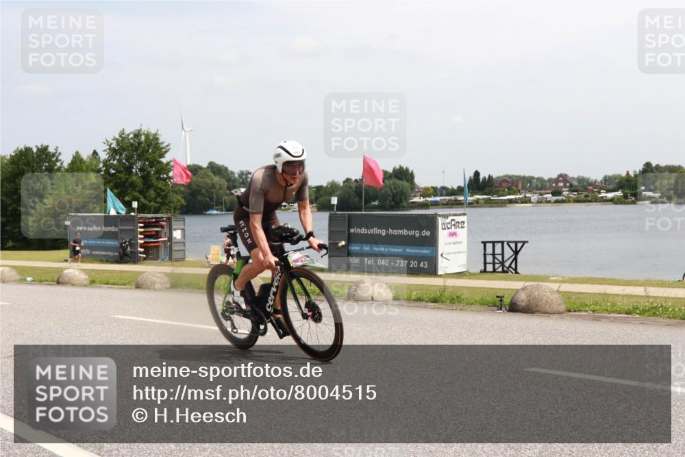 21.06.2025 - 27. Vierlanden-Triathlon H.Heesch http://msf.ph/oto/8004515 15.06.2025 11:55:16 Radfahren 203, 780, 799, 970 meine-sportfotos.de
