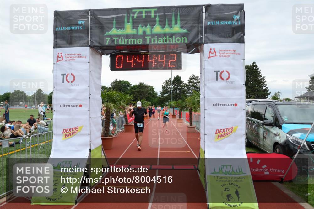 15.06.2025 - 7 Türme Triathlon Michael Strokosch http://msf.ph/oto/8004516 15.06.2025 14:44:42 Ziel 454, 579, 581 meine-sportfotos.de