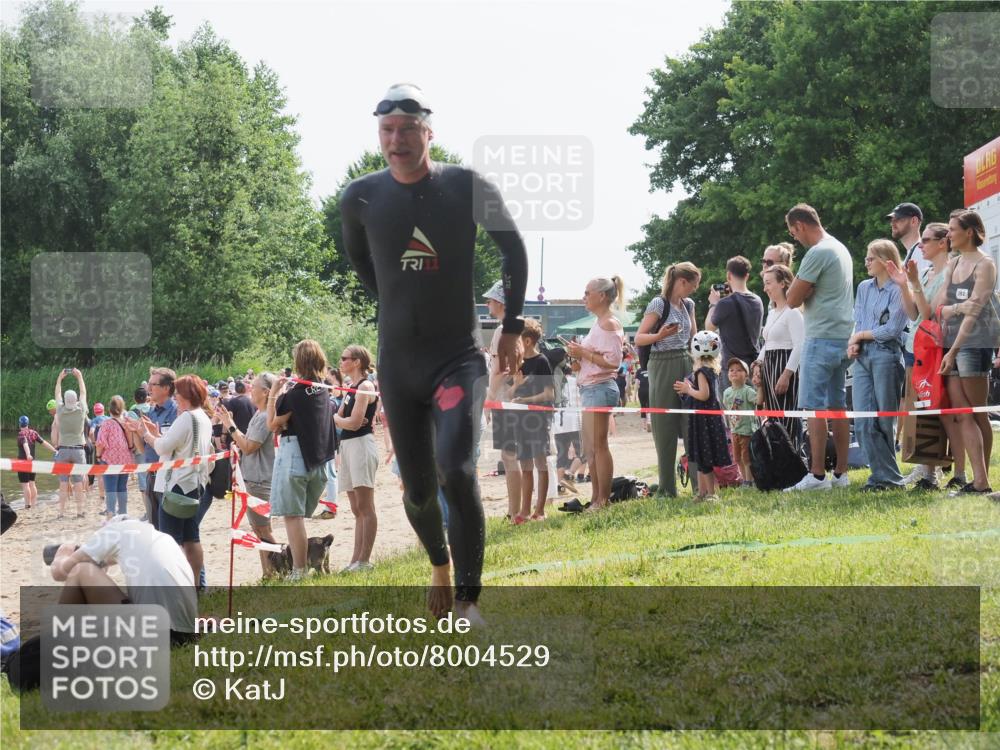 15.06.2025 - 27. Vierlanden-Triathlon KatJ http://msf.ph/oto/8004529 15.06.2025 10:03:48 Schwimmen 377, 425, 432, 436, 439, 1398 meine-sportfotos.de