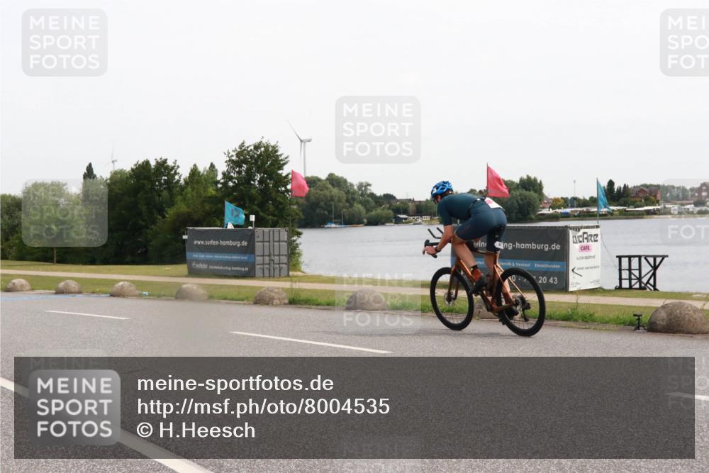 15.06.2025 - 27. Vierlanden-Triathlon H.Heesch http://msf.ph/oto/8004535 15.06.2025 10:35:44 Radfahren 106, 127, 134, 239 meine-sportfotos.de