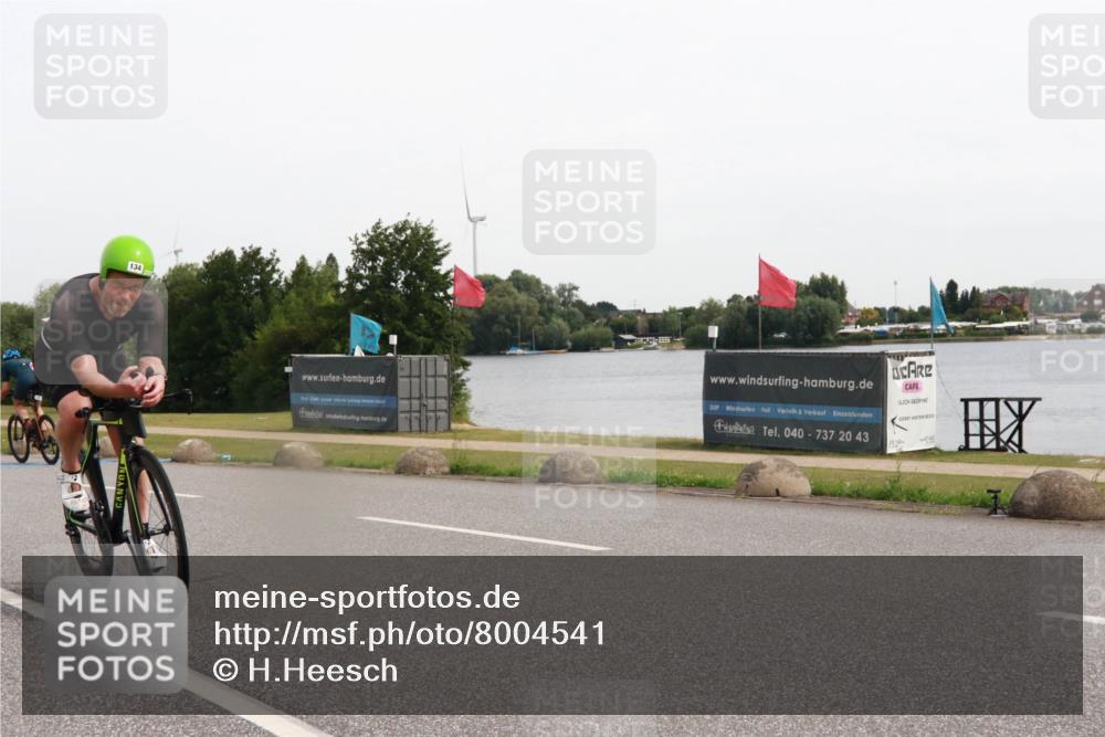 15.06.2025 - 27. Vierlanden-Triathlon H.Heesch http://msf.ph/oto/8004541 15.06.2025 10:35:45 Radfahren 21, 106, 127, 134, 239 meine-sportfotos.de