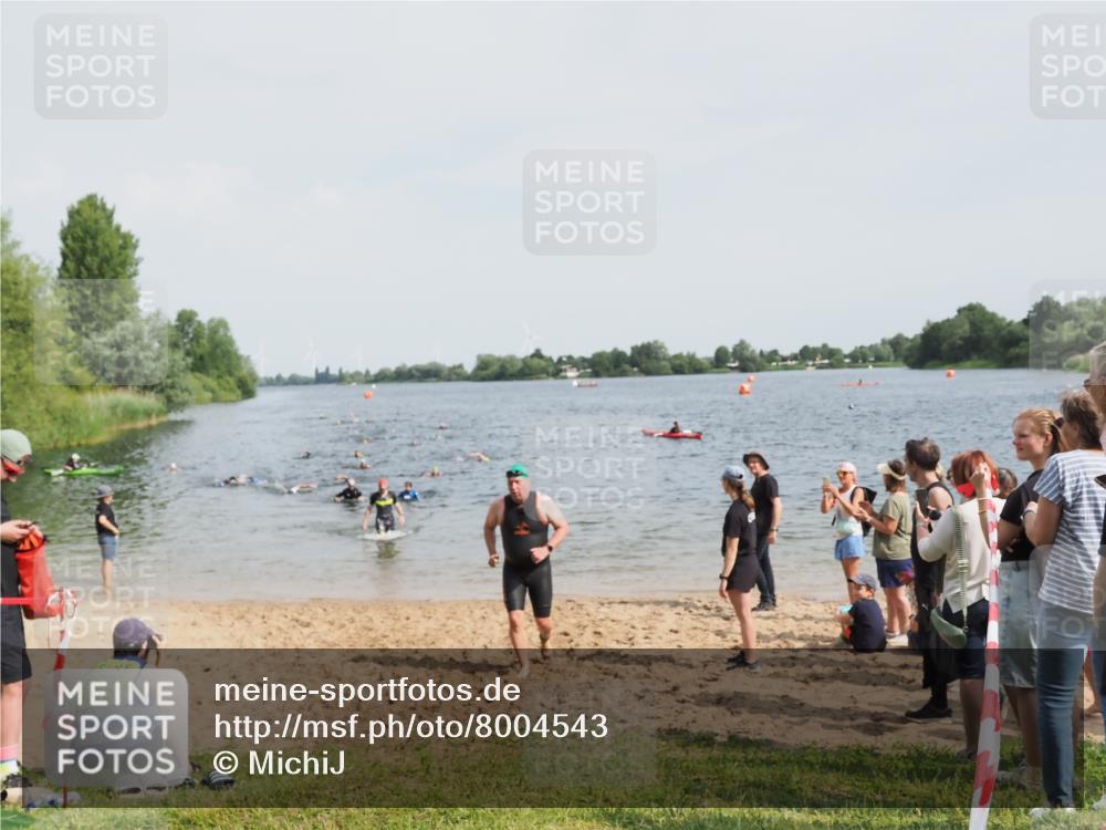 21.06.2025 - 27. Vierlanden-Triathlon MichiJ http://msf.ph/oto/8004543 15.06.2026 10:06:18 Schwimmen 369, 370, 381, 418, 447, 455 meine-sportfotos.de