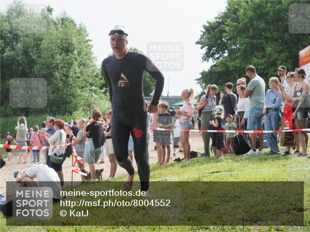 15.06.2025 - 27. Vierlanden-Triathlon KatJ http://msf.ph/oto/8004552 15.06.2025 10:03:48 Schwimmen 377, 425, 432, 436, 439, 1398 meine-sportfotos.de